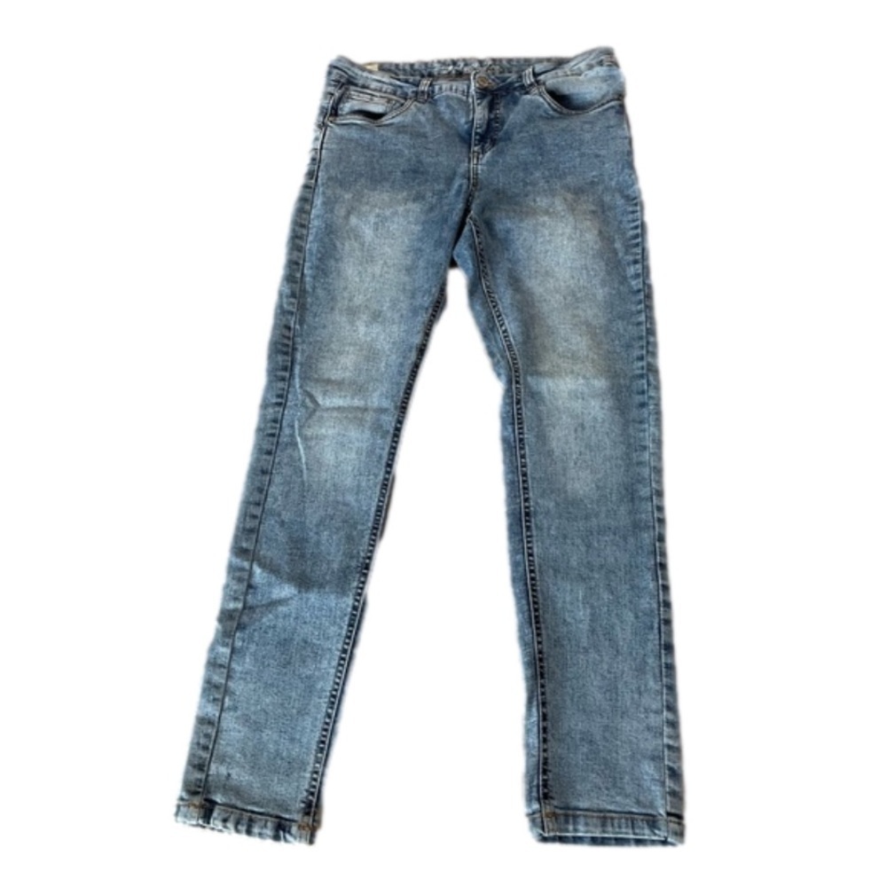 FOXY “Joy” Skinny Distressed Blue Jeans. Size 32